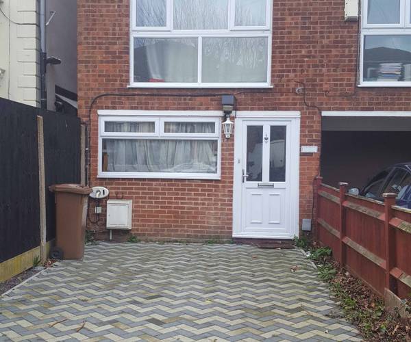 Parking on Wallwood Road, E11