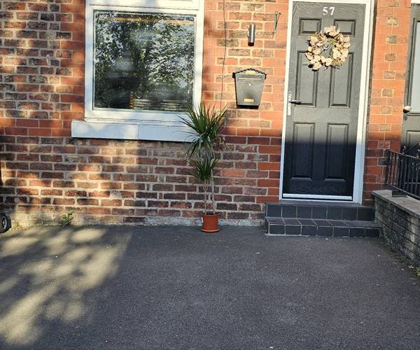 Parking on Hawthorn Street, SK9
