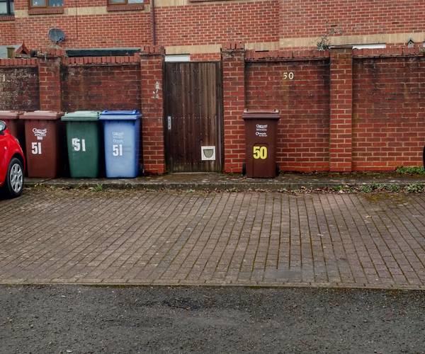 Parking on The Ridings, OX5