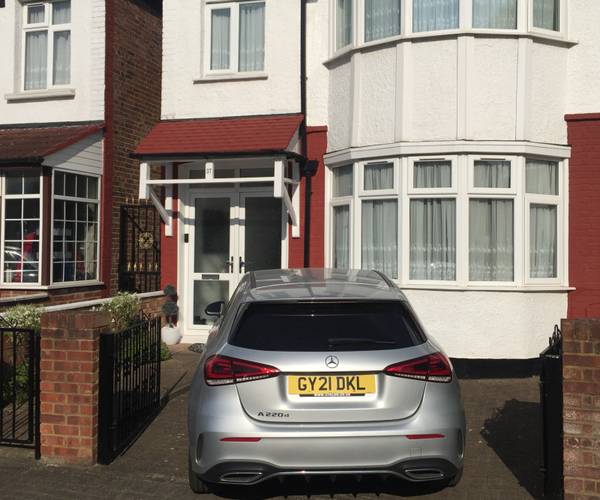 Parking on Hanson Gardens, UB1