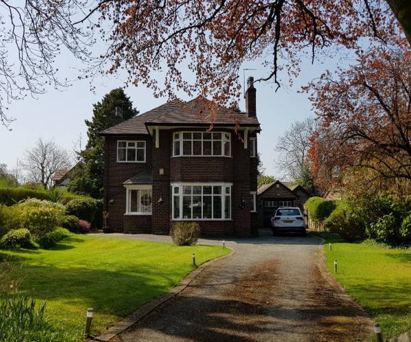 Parking on Brooklands Road, M33