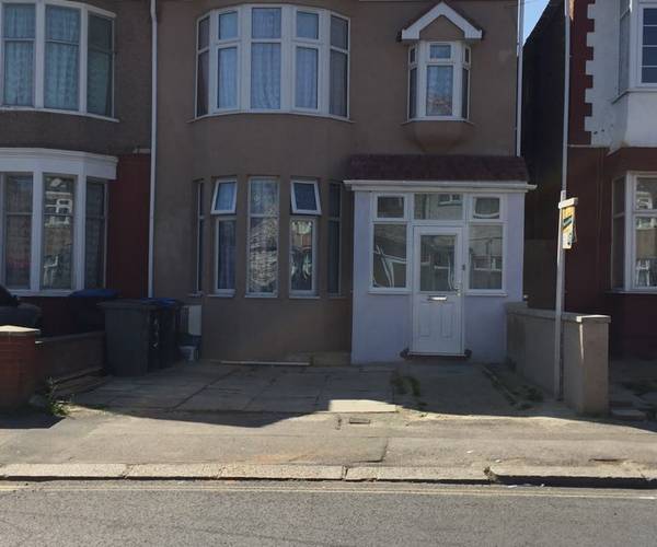 Parking on Bowrons Avenue, HA0