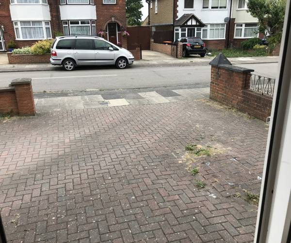 Kingsbury Avenue, LU5