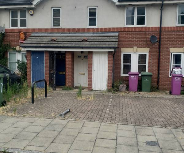 Parking on Dingle Gardens, E14
