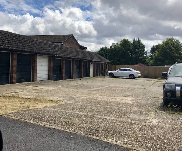 Parking on Corsham Road, RG31