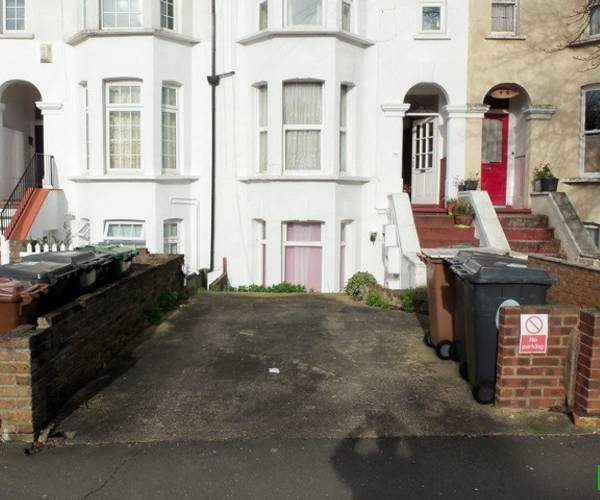 Parking on Wallwood Road, E11