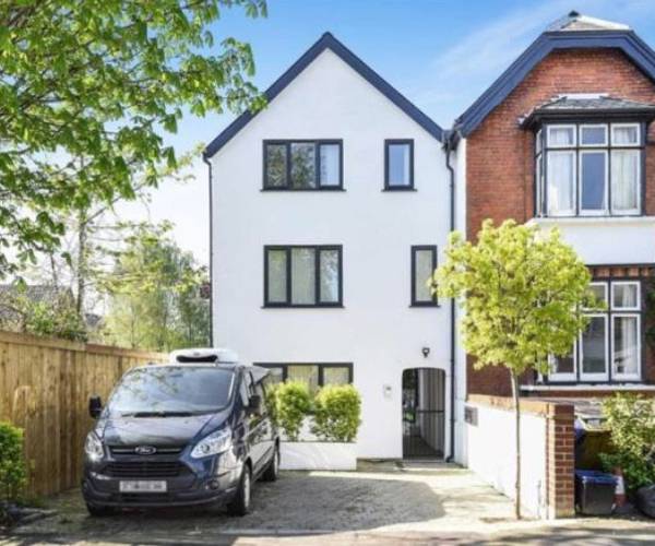 Parking on Tavistock Road, E18