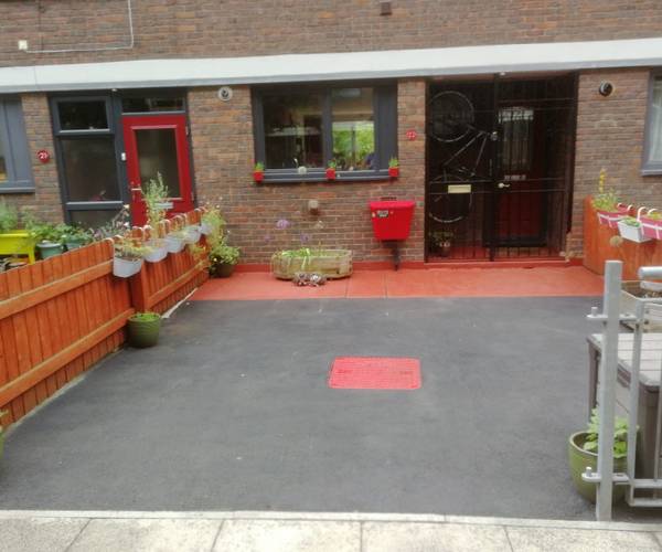 Parking on Brackenfield Close, E5