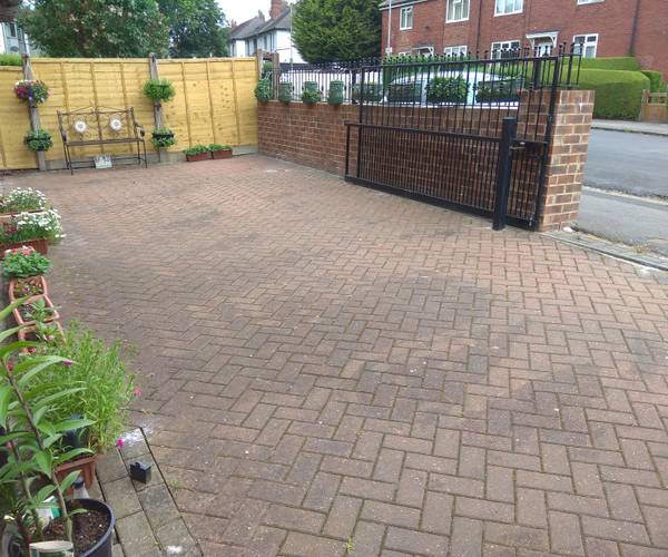 Parking on Langdale Avenue, LS6