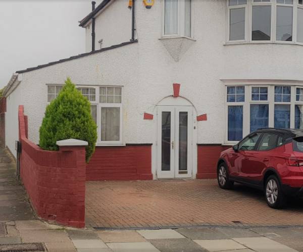 Parking on Oakfield Gardens, N18