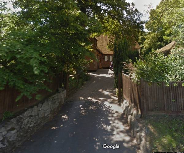 10 mins from Maidstone &  Kings Hill