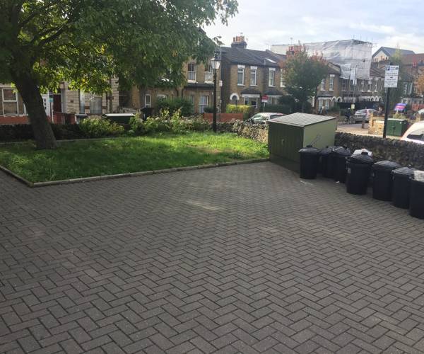 Parking on Trevelyan Road, SW17