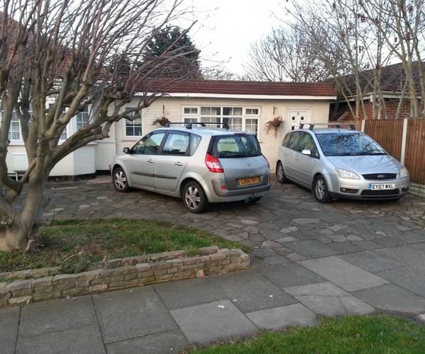 Wells Avenue, SS2