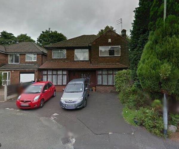 Parking on Bettwood Drive, M8