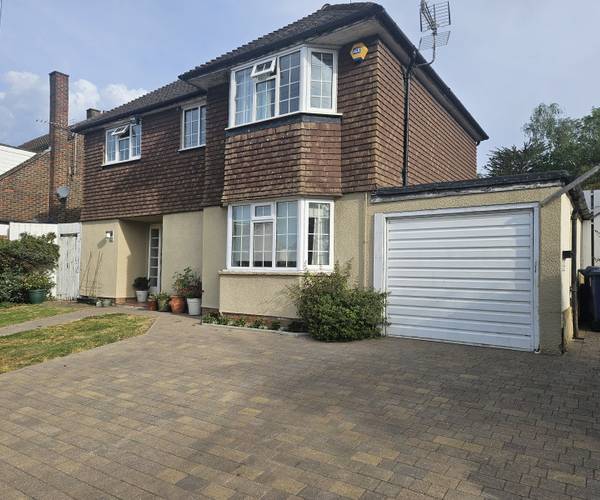 Parking on Garthland Drive, EN5