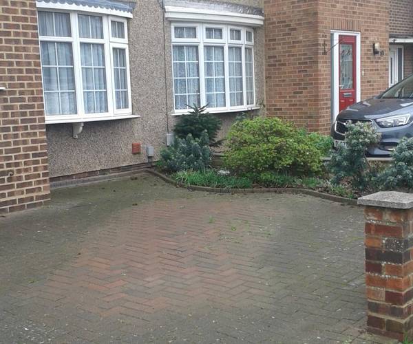 Parking on Roundmoor Drive, EN8