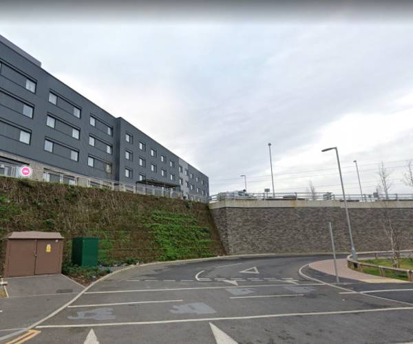 Travelodge London Backton Car Park