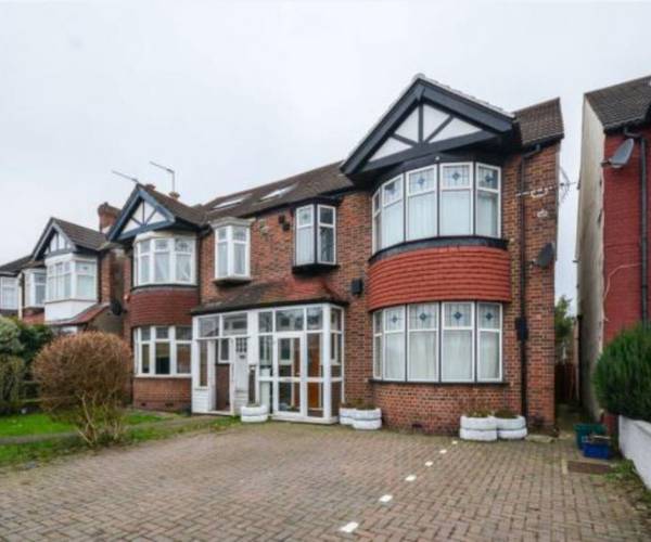 Parking on Grand Drive, SW20