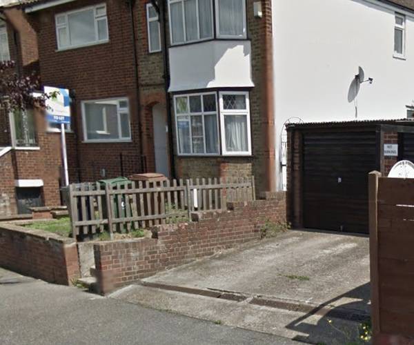 Parking on Woodstock Road, E17