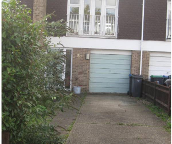 Parking on Earle Gardens, KT2