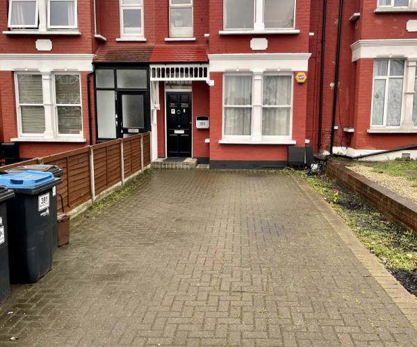 Parking on Bowes Road, N11