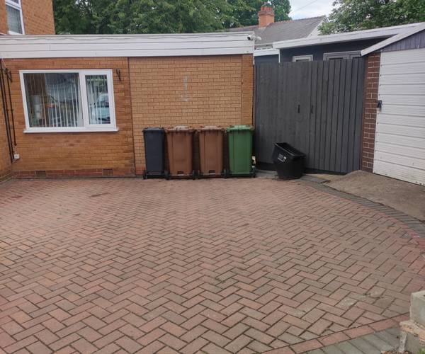 Parking on Station Road, B37