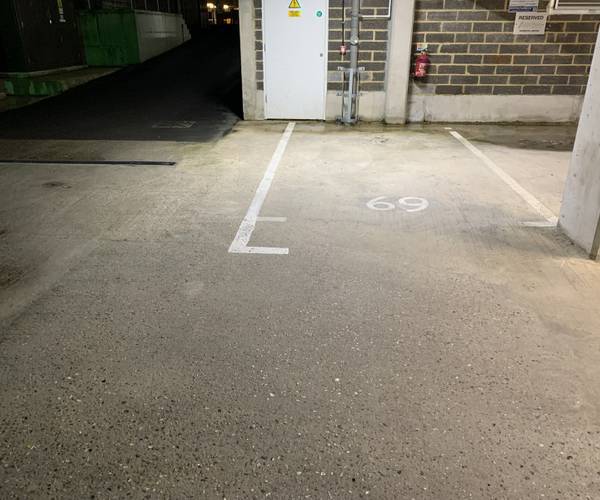 Parking on Regents Park Road, N3