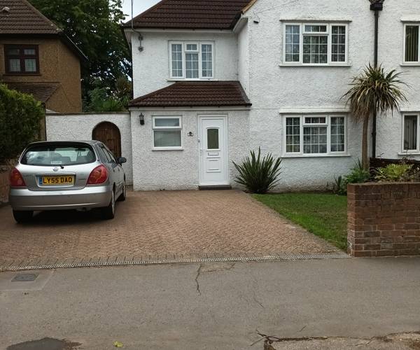 Parking on Denning Avenue, CR0