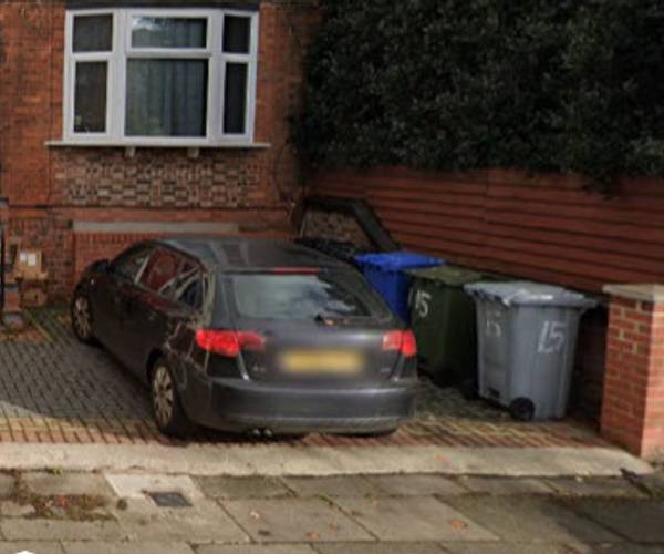 Longford Avenue, M32