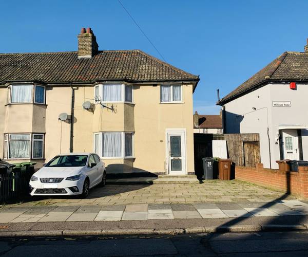 Parking on Meadow Road, IG11