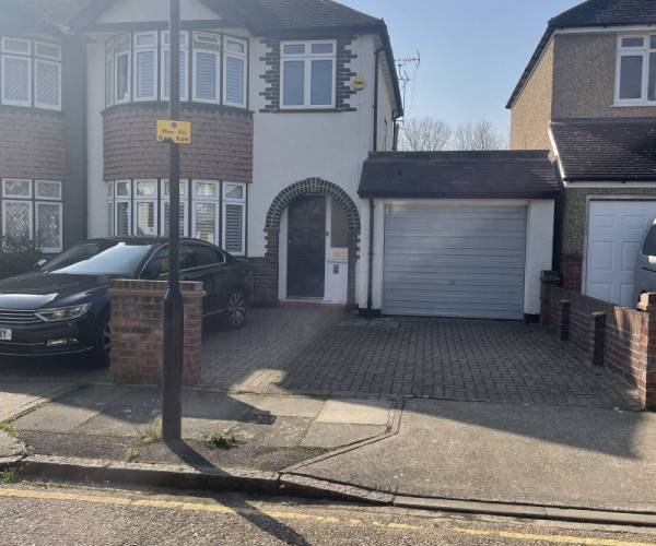 Mandeville Road, TW7