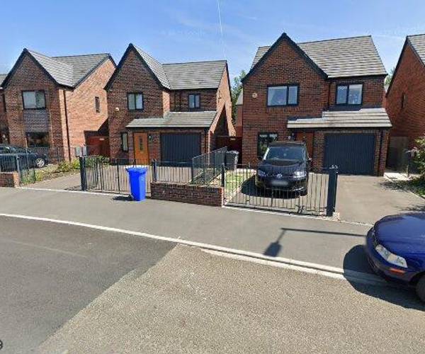Parking on Clowes Street, M12