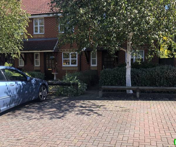 Parking on Elliots Way, RG4