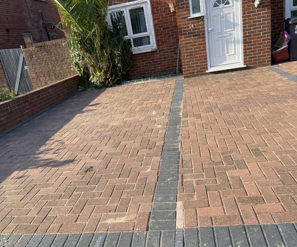 Renfrew Road, TW4