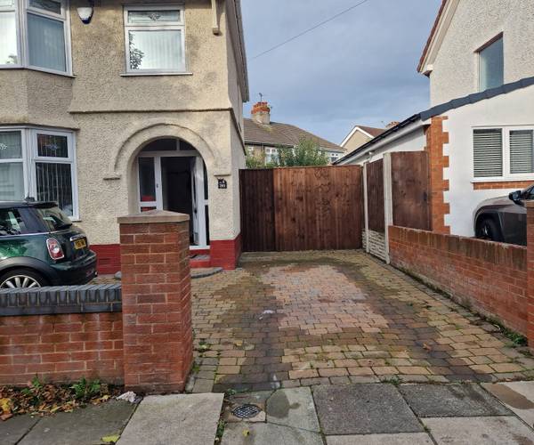 Parking on Mount Road, CH42