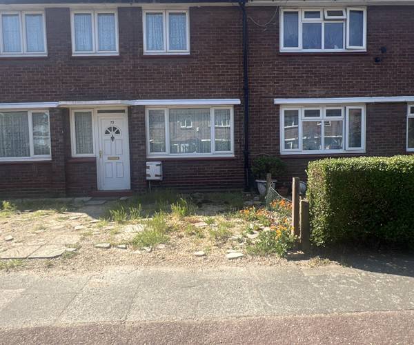 Parking on Langdon Crescent, E6