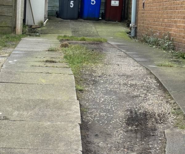 Parking on Neenton Square, M12