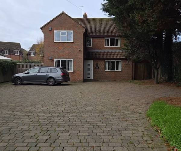 Parking on Buckingham Road, OX26