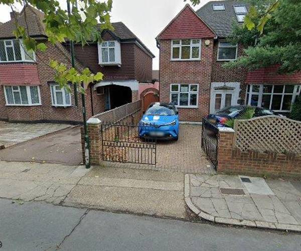 Chertsey Road, TW2