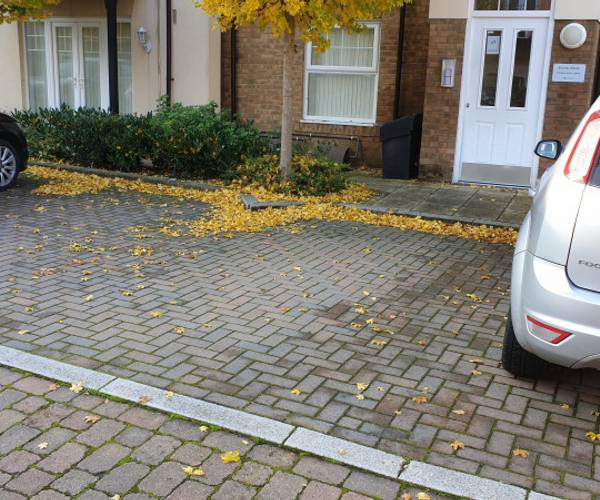 Parking on Wells View Drive, BR2
