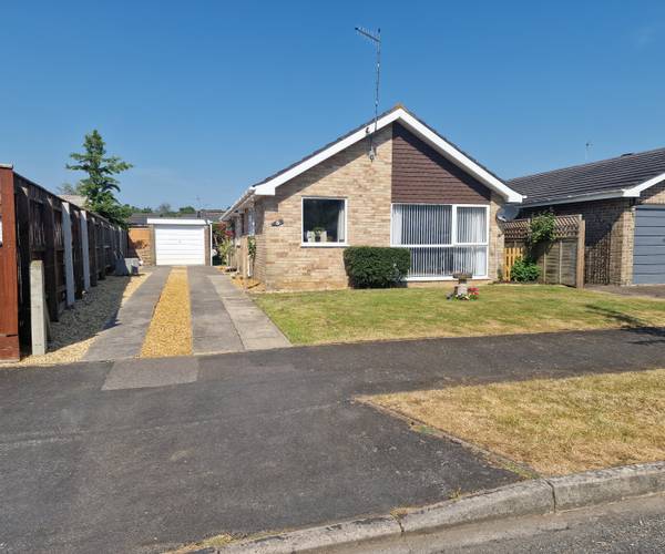 Parking on Riverdale Close, SP6
