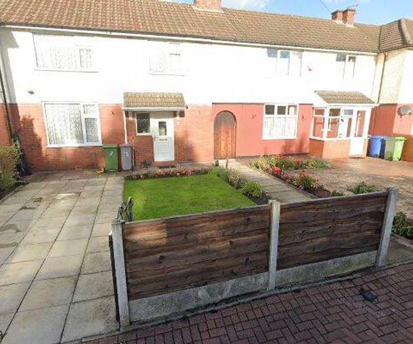 Private driveway on Kings Lane, M32