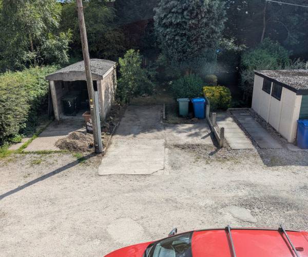 Parking on Oak Bank, M25