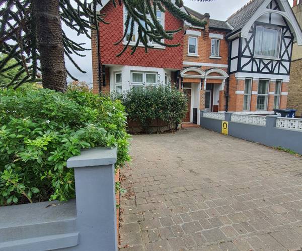 Parking on Warwick Road, W5