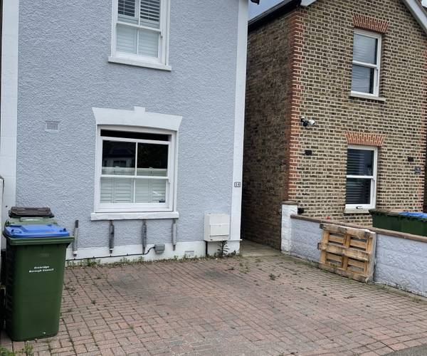Parking on Avern Road, KT8