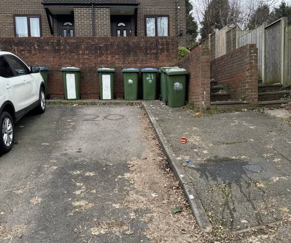 Parking on Hollybrook Close, SO16