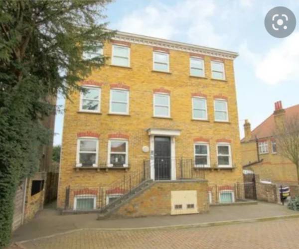 Parking on Sutherland Road, W13
