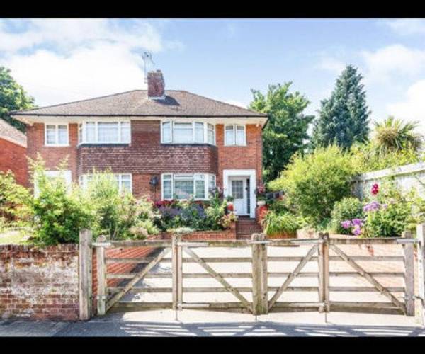 Hackwood Road, RG21