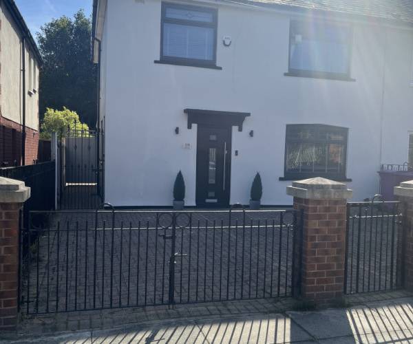 Parking on Stanley Park Avenue North, L4