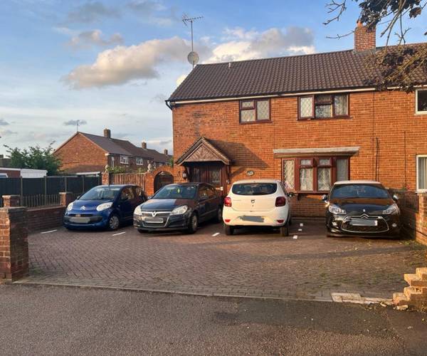 Parking on Lalleford Road, LU2
